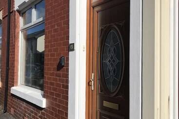 דירות לתיירים Bright Spacious 3 Bed With Office & Patio, Preston