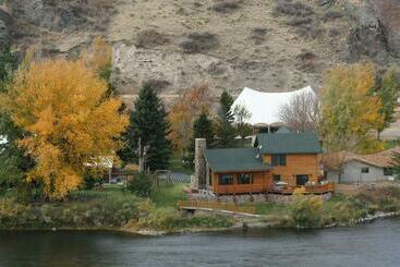 مبيت وإفطار River S Bend Lodge