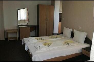 بنسيون Ivet Guest House