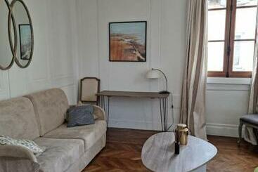 ツーリストアパートメント A 2 Pas Du Parlement   55m2   2 Chambres