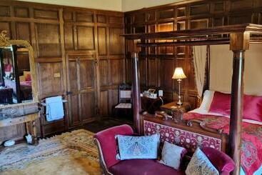 Braithwaite Hall Bed & Breakfast