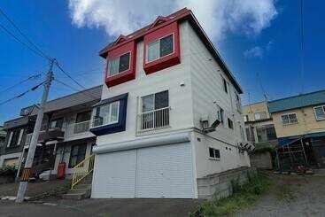 דירות לתיירים The Beehive Aioi