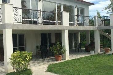 פנסיון Beach House