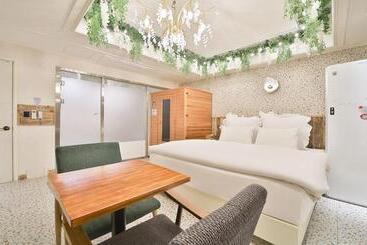 Daegu February Hotel Dongdaegustation