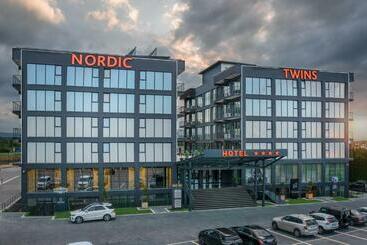 호텔 Nordic Twins & Wellness