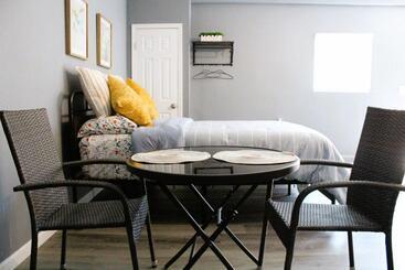 ペンション Spacious Studio With Private Entry