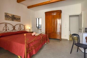 مبيت وإفطار Amuni Apartments