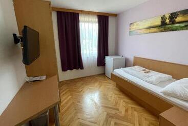 פנסיון Rosental Apartments Self Check In