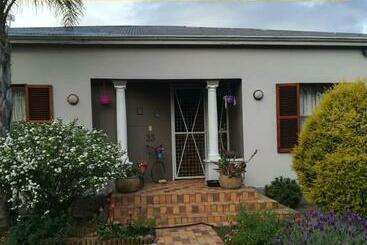 ベッドアンドブレックファースト Die Tuis Huis Selfcatering No Loadshedding