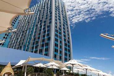 Crimson Hotel Filinvest City, Manila