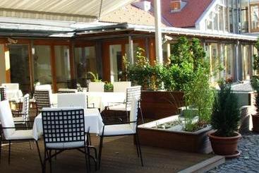 Gizella Hotel And Restaurant