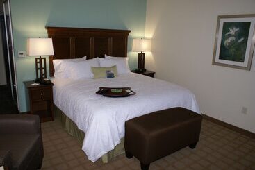 هتل Hampton Inn & Suites Center