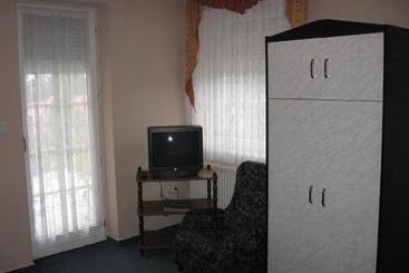 ホテル Mika Vendégház