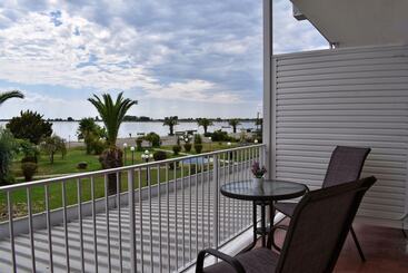 Отель Theoxenia