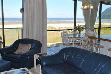 Апартаменты Sand and Sea Condominiums