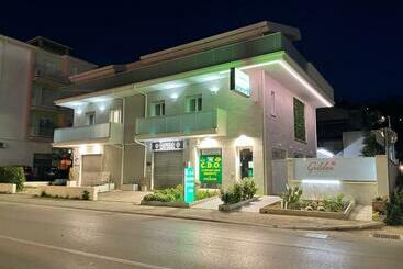 مبيت وإفطار Golden Apartments