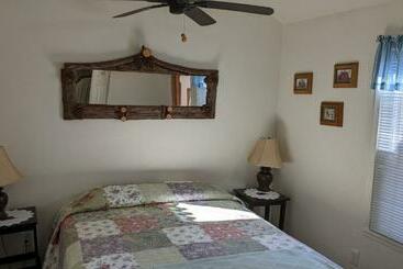 Пансион Room #3 At The Apple Place