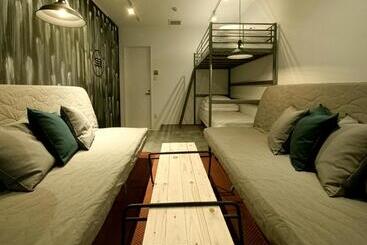 فندق صغير Bench