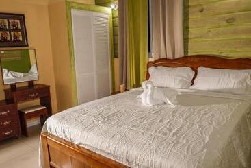 تختخواب و صبحانه Incognito Culture Rooms