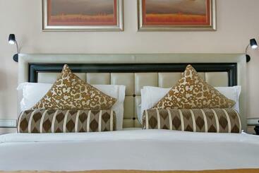 هتل Taj Executive Suites, Private Residence