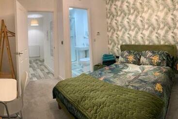 Peterborough City Center One Bed Apartment With Free Private Parking