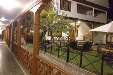 Hotel Kang Lha Chen