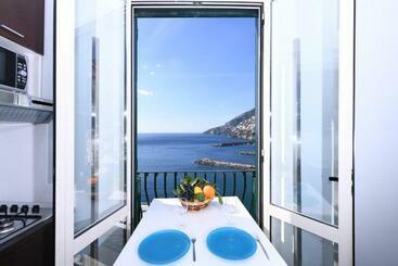 بنسيون La Stanza Sul Porto Di Amalfi Camera Piccina Piccina Con Bagno Privato E Terrazzino Vista Mare