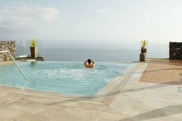 アパートホテル Anamcara Suites