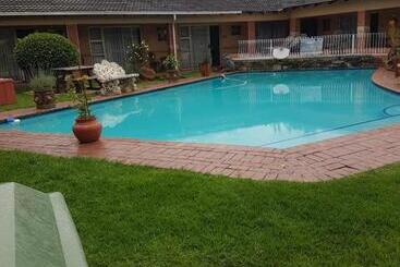 פנסיון African Elephant Guesthouse