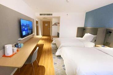 בית מלון כפרי Holiday Inn Express Hohhot East Station By Ihg