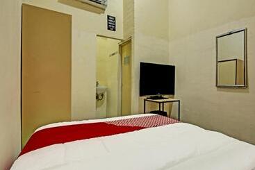 בית מלון כפרי Oyo 91268 Homestay Bu Erma Syariah