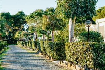 هتل آپارتمان Ibiscus Beach Village