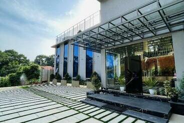 Miracle Hotel And Resorts