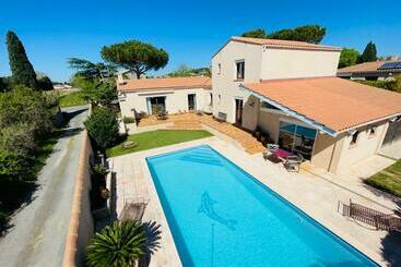 ペンション Annexe Des Pins   Studio Gîte Avec Piscine & Climatisation