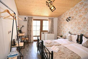 Пансион Berkri Gastro Yard & Guest House