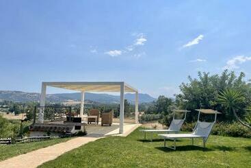 בית מלון כפרי Essenza Di Mirto