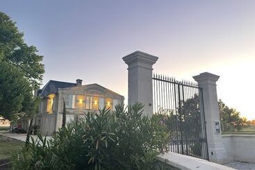 צימר Château De Neyran Chambre D Hôtes & Spa