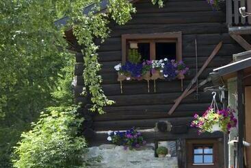 Bed and Breakfast Chalet Dei Fiori   & Apartment