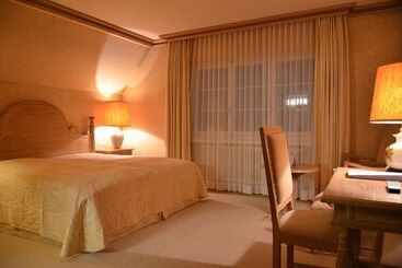 Отель Drachenburg & Waaghaus