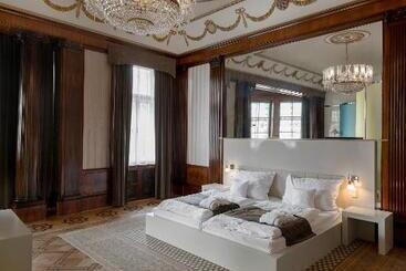 ホテル Okresní Dům