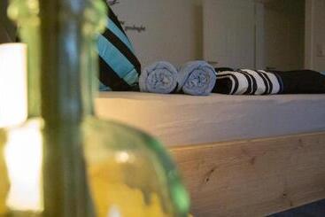 ツーリストアパートメント Ferienwohnung Mitten In Saarburg