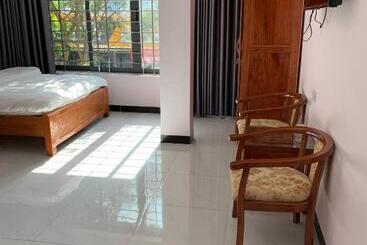 هتل Khách Sạn Anh đào