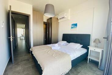 شقق خاصة سياحية Maryam S 2 Br Apt Facing Larnaca Harbor