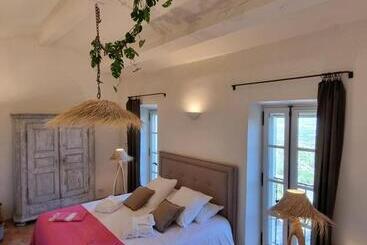 آپارتمان‌های توریست‌ها Maison Au Centre Du Village De Gordes Avec Vue Incroyable