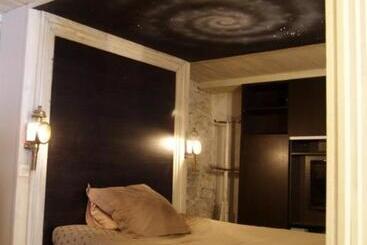 Жильё для туристов Appartement Dans Un Atelier D Artiste Hors Norme