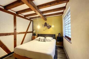 ツーリストアパートメント Aux Deux Tours