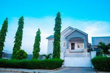 هتل Enland Suites & Apartments