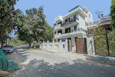 בית מלון כפרי Collection O Imperial Oak Near Leisure Valley Park