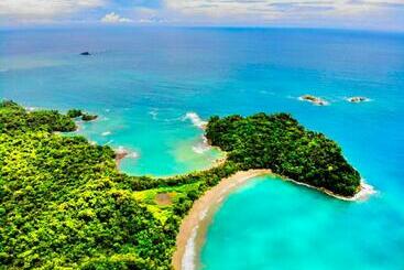 پانسیون Beachfront Paradise