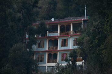 فندق صغير Mozo Inn&cafe Jibhi